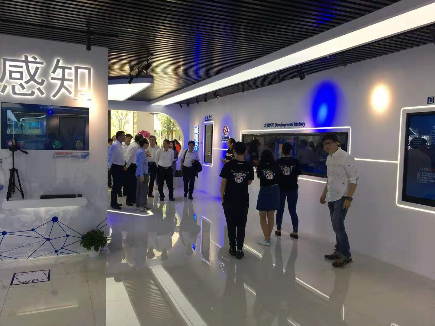 部委领导参观我司承建AI四小龙展厅